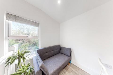 1 bedroom duplex to rent, Lancaster Road, Finsbury Park, London, N4