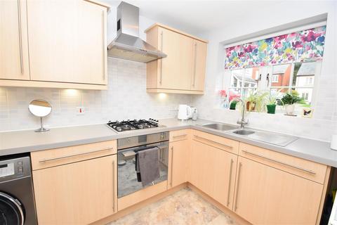 2 bedroom terraced house to rent, Heyridge Meadow, Cullompton