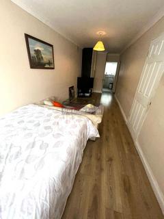 Studio to rent, Greenford UB6