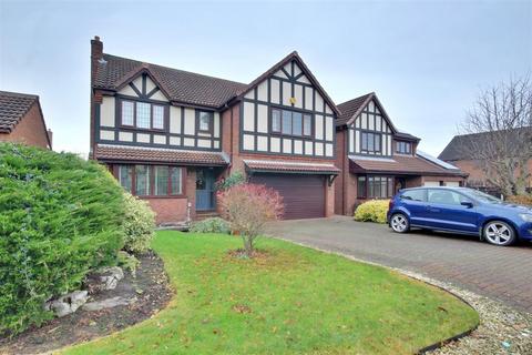 4 bedroom detached house for sale, Wentworth Close, Beverley