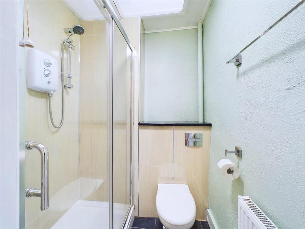 Bathroom in no.4