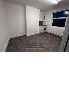 1 bedroom house to rent, London UB1