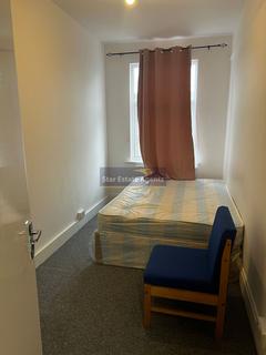 1 bedroom in a house share to rent, London UB1