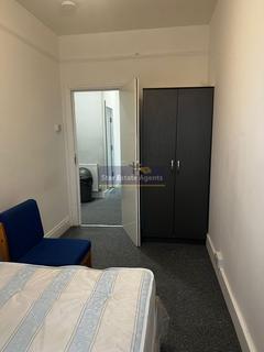 1 bedroom in a house share to rent, London UB1