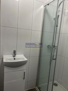 1 bedroom in a house share to rent, Southall UB1