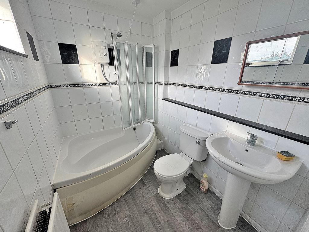En-Suite Bathroom