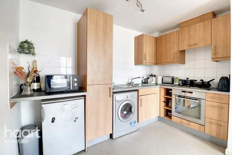 1 bedroom apartment for sale, Dolphin Approach, ROMFORD