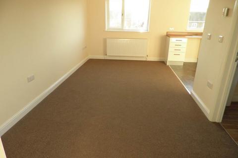 2 bedroom flat to rent, Westfield Road, Trowbridge, Wiltshire