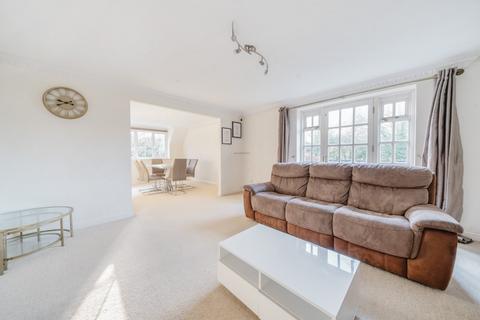 3 bedroom flat for sale, The Close, Farnham, Surrey, GU9