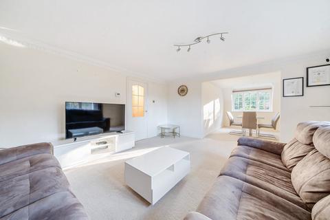 3 bedroom flat for sale, The Close, Farnham, Surrey, GU9