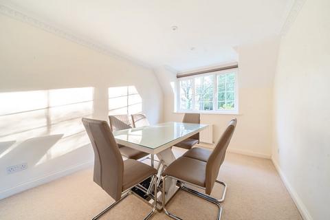 3 bedroom flat for sale, The Close, Farnham, Surrey, GU9