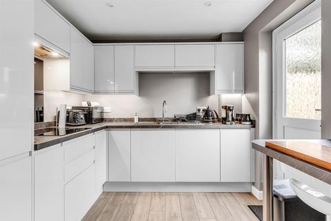 90 Chestnut Way, Honiton, EX14 2XF