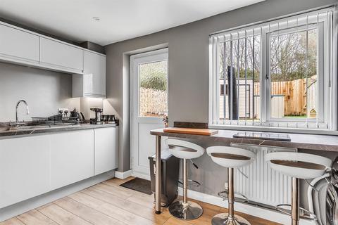 90 Chestnut Way, Honiton, EX14 2XF