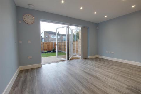 4 bedroom terraced house to rent, Chingford Lane, Woodford Green IG8