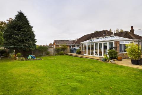 3 bedroom bungalow for sale, Lumbertubs Lane, Northampton NN3