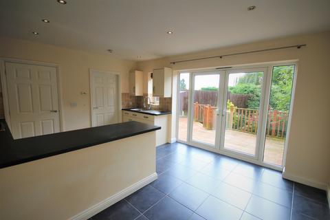 4 bedroom detached house to rent, Littlewood Street, Rothwell, Kettering, Northants, NN14