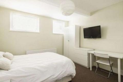 5 bedroom flat to rent, Hope Drive, Nottingham NG7