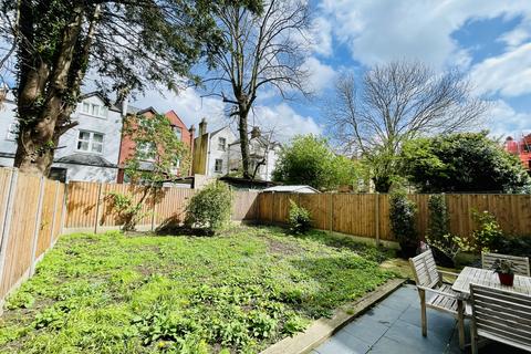 3 bedroom flat for sale, Park Avenue, Willesden Green, NW2