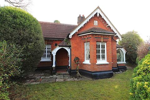 2 bedroom detached bungalow for sale, Garratts Lane, Banstead