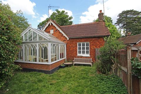 2 bedroom detached bungalow for sale, Garratts Lane, Banstead
