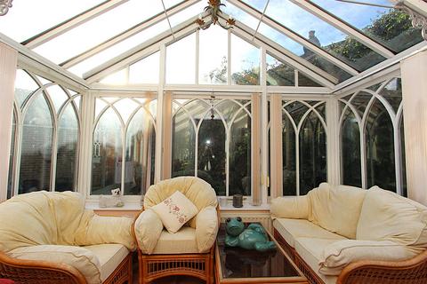 2 bedroom detached bungalow for sale, Garratts Lane, Banstead