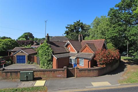 2 bedroom detached bungalow for sale, Garratts Lane, Banstead