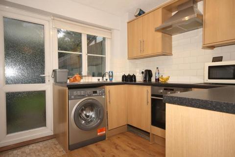 1 bedroom terraced house to rent, Jersey Close, Chertsey KT16