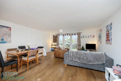 5 bedroom terraced house to rent, Bevendean Road, Brighton BN2