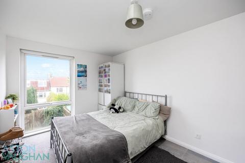 5 bedroom terraced house to rent, Bevendean Road, Brighton BN2