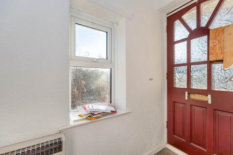 2 bedroom flat for sale, Frensham Avenue, Morley