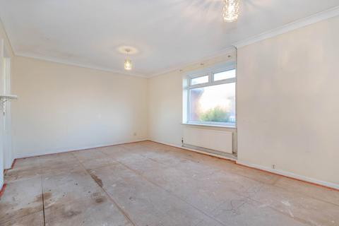 2 bedroom flat for sale, Frensham Avenue, Morley