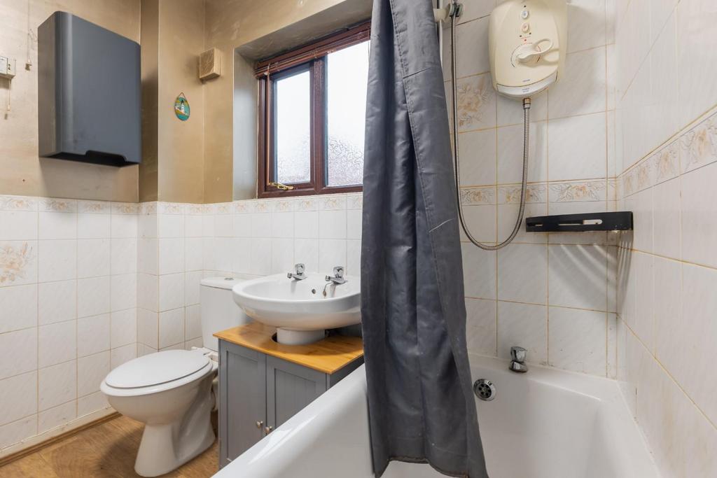 Bathroom-2.jpg