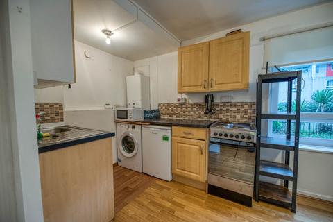 2 bedroom flat to rent, 4002L – Viewcraig Street, Edinburgh, EH8 9UJ