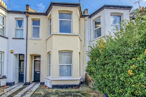 2 bedroom flat for sale, West Road, Southend-On-Sea SS3