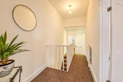 2 bedroom flat for sale, West Road, Southend-On-Sea SS3