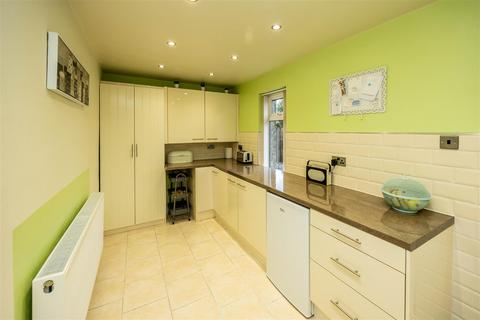 4 bedroom detached house for sale, Newlands Crescent, Halifax HX3