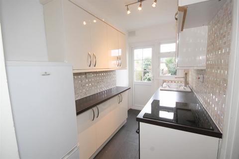 2 bedroom cottage to rent, St Peters Road, Brentwood