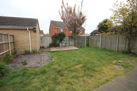 3 bedroom semi-detached house to rent, Guscott Close, Lowestoft NR32