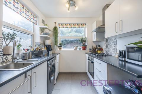 3 bedroom terraced house to rent, Gresham Road, London