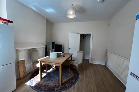 5 bedroom terraced house to rent, Wadbrough Road, Sheffield S11