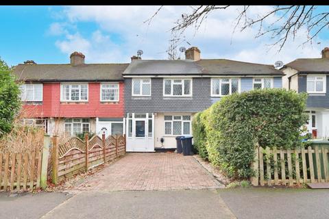 3 bedroom terraced house to rent, Knollmead, Surbiton