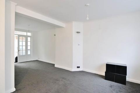 3 bedroom terraced house to rent, Knollmead, Surbiton