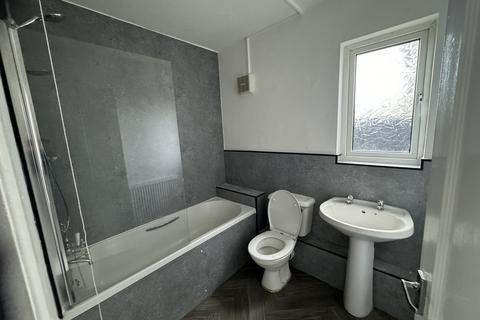 3 bedroom semi-detached house to rent, Fletcher Avenue, Birkenhead CH42