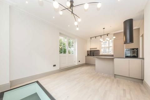 2 bedroom semi-detached house to rent, Colonnade, London WC1N