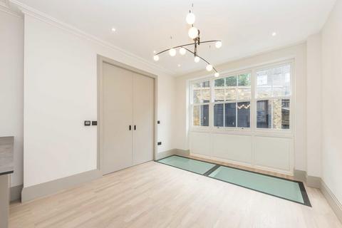 2 bedroom semi-detached house to rent, Colonnade, London WC1N