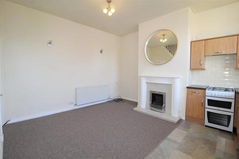 2 bedroom terraced house to rent, Savile Road, Elland