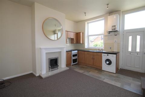 2 bedroom terraced house to rent, Savile Road, Elland