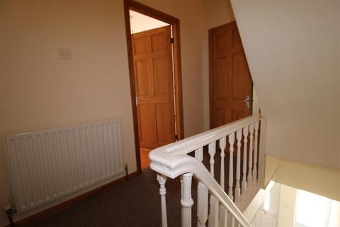 2 bedroom terraced house to rent, Savile Road, Elland