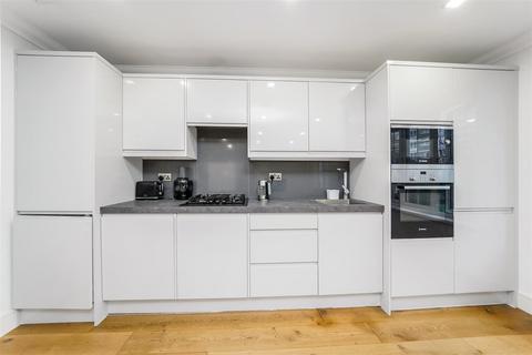 2 bedroom apartment to rent, Finsbury Road, London N22