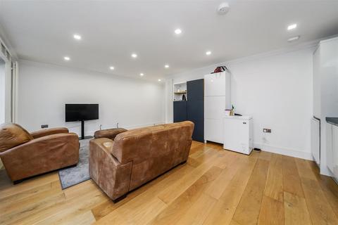 2 bedroom apartment to rent, Finsbury Road, London N22